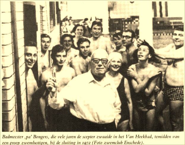 H.J. van heekplein 49 badhuis van heek badmeester Bongers bij sluiting in 1972.jpg