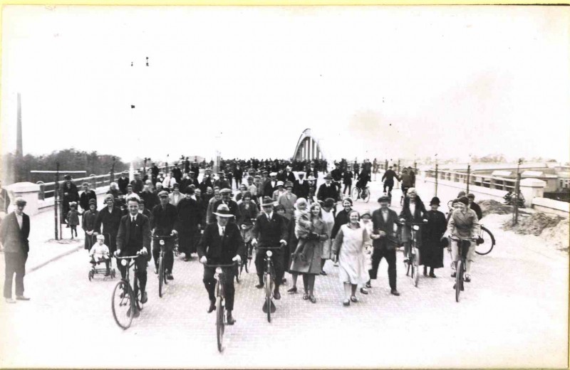 Getfertsingel. In gebruikneming brug Zuid Weth. Nijkampbrug. Datering mei 1931.jpg