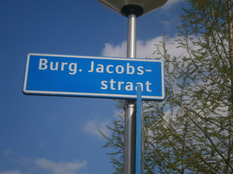 Burgemeester Jacobsstraat straatnaambord.JPG