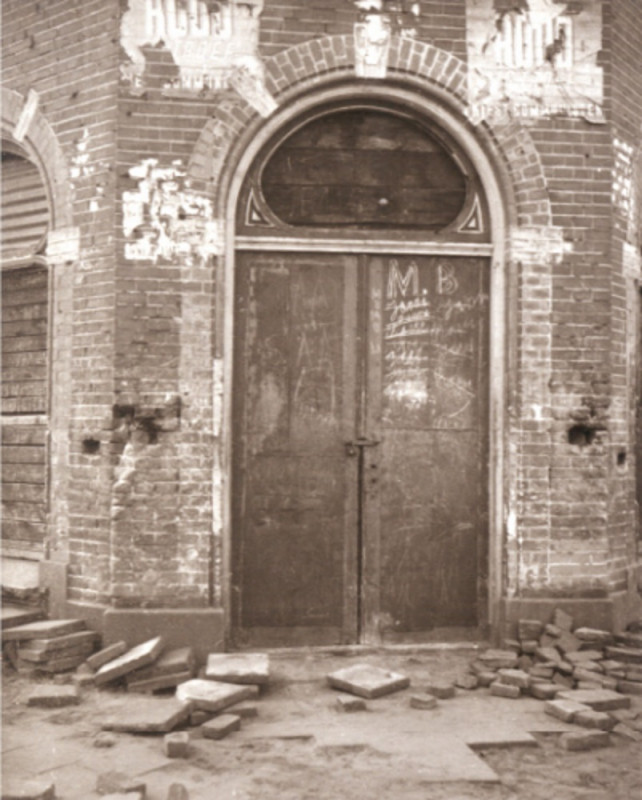 Burgemeester Jacobsstraat 32 Pui op de hoek van de Annastraat. 1967.jpg