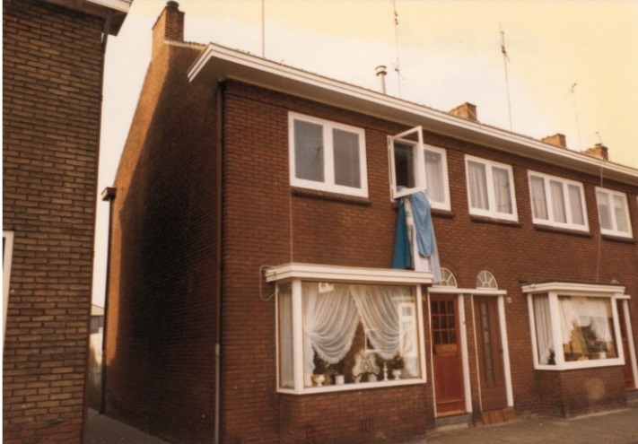 Burgemeester Jacobsstraat 44-46 woningen 1980.jpg