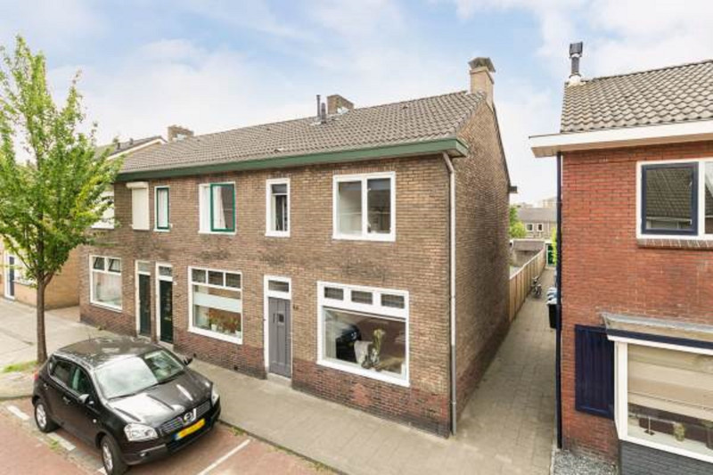 Burgemeester Jacobsstraat 48-50-52 woningen bouwjaar 1934.jpg