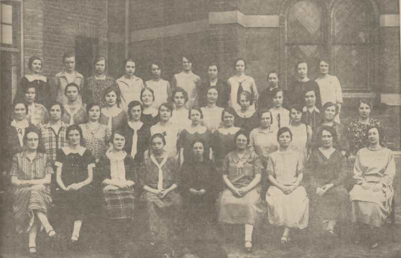 Wilhelminastraat jonge dochtersver wilh kerk 1926.jpg