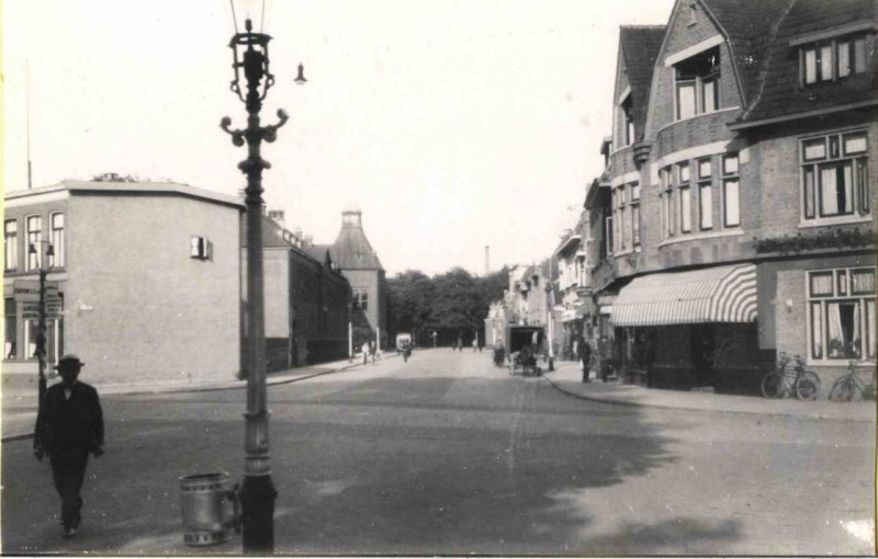 C.F. Klaarstraat 2-4-6 e.v. hoek Haaksbergerstraat winkels1930.jpg