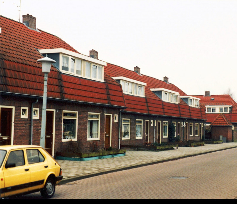 Celebesstraat 14-16 kijkende op de Borneostraat.jpg
