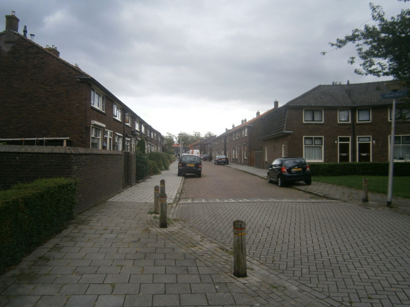 Ceramstraat 1 e.v. vanaf Batjanstraat.JPG