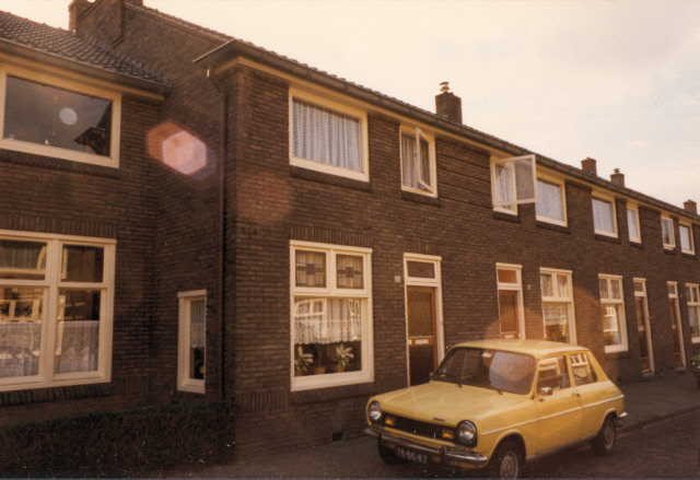Ceramstraat 16-18-20 woningen bouwjaar 1930 foto 1980.jpeg