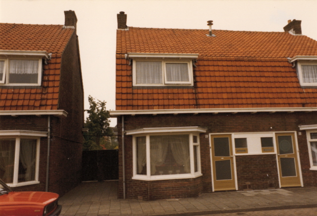 Cornelis Houtmanstraat 10-12 woningen bouwjaar 1931 foto 1980.jpeg