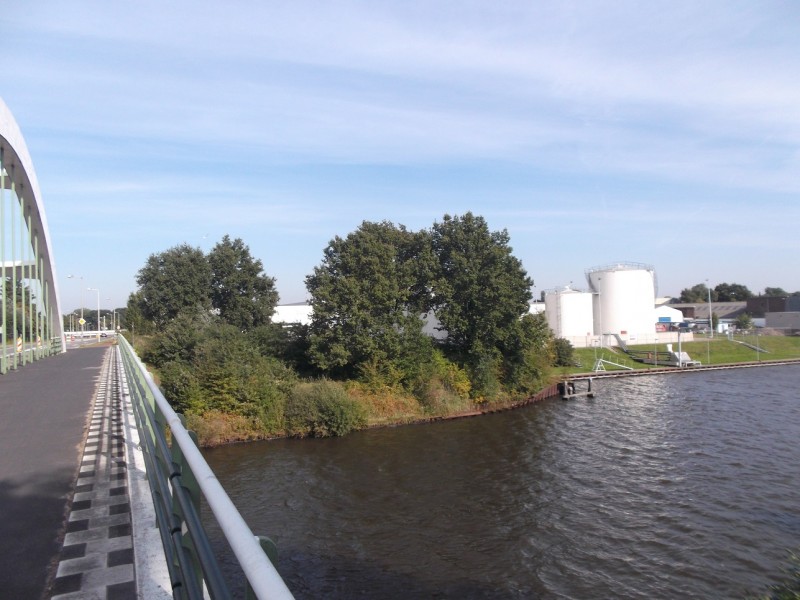 Twentekanaal vanaf Lonnekerbrug (2).JPG
