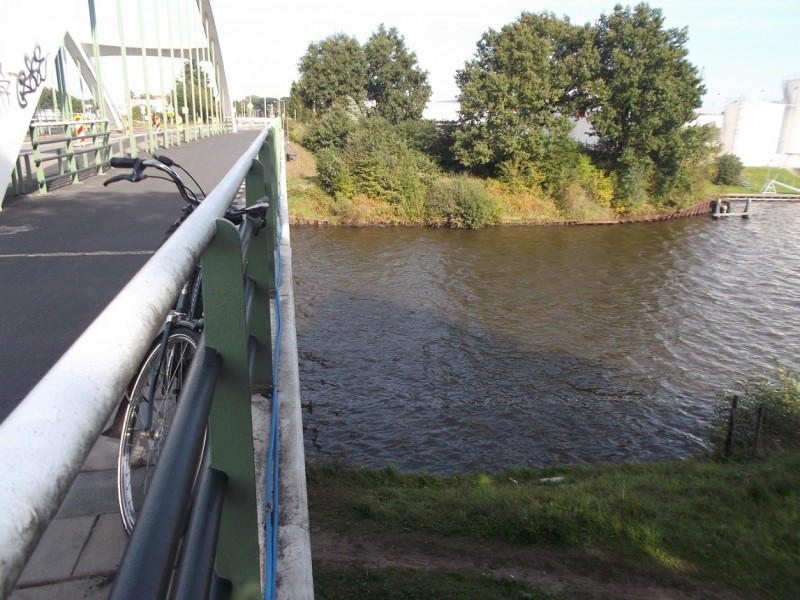 Twentekanaal vanaf Lonnekerbrug (3).JPG