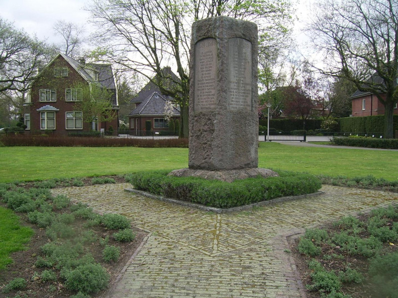 Cort van der Lindenlaan 32 hoek Goolkatenweg oorlogsmonument 1914-1918.jpg