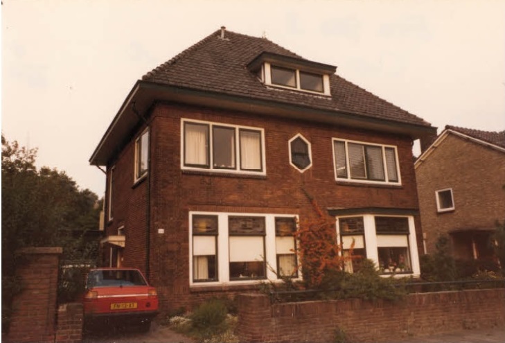 Cort van der Lindenlaan 24 woningen bouwjaar 1929 foto 1980.jpg