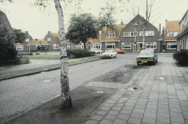 Coulombstraat 16-18 Recht vooruit de Wattstraat en links de Voltastraat. jaren 70.jpeg