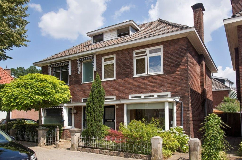 Dahliastraat 24-26 hoek Crocusstraat.jpg