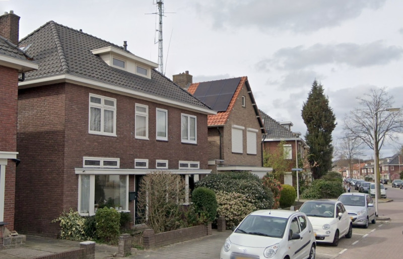 Dahliastraat 93-95-99 woningen hoek Goudsbloemstraat  foto 2022.jpg