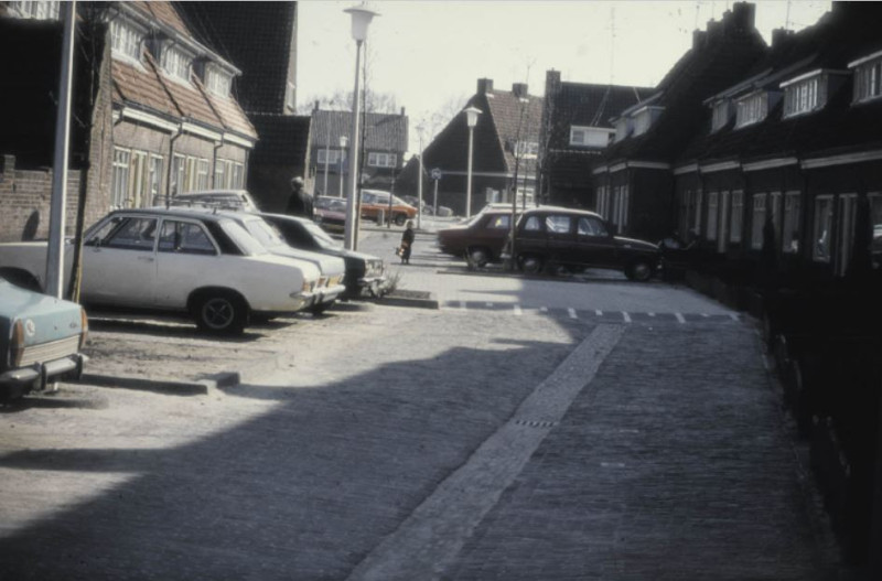 De Bouterstraat 2-4-6-8-10-12 links jaren 70.jpg