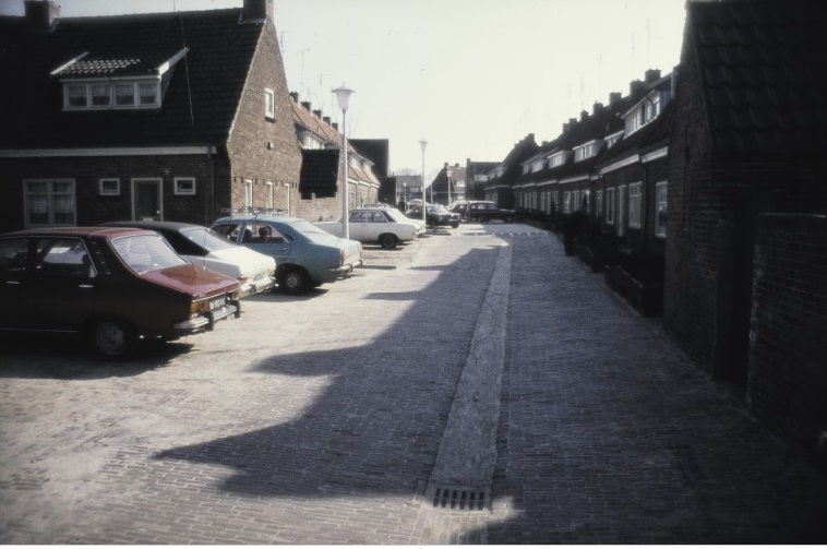 De Bouterstraat 25-27-29-31 rechts vanaf de Steenweg richting de Faberstraat jaren 70.jpg