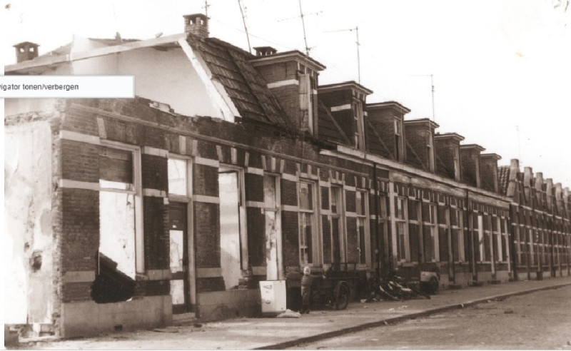 De Genestetstraat 34-48 vanaf de Nicolaas Beetsstraat sloop 1967.jpg