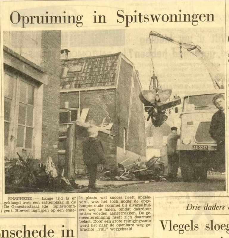 De Genestetstraat 54 opruiming in Spitswoningen krantenfoto Tubatia.jpg