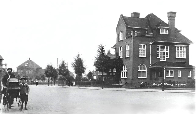 De Ruyterplein 2 later Ariensplein 2 vroeger Bisschopstraat 2 ambtswoning van de burgemeester, huize Sonnevanck 1932.jpg