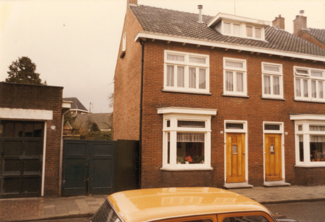 De Vluchtestraat 68-70 woningen 1977.jpeg
