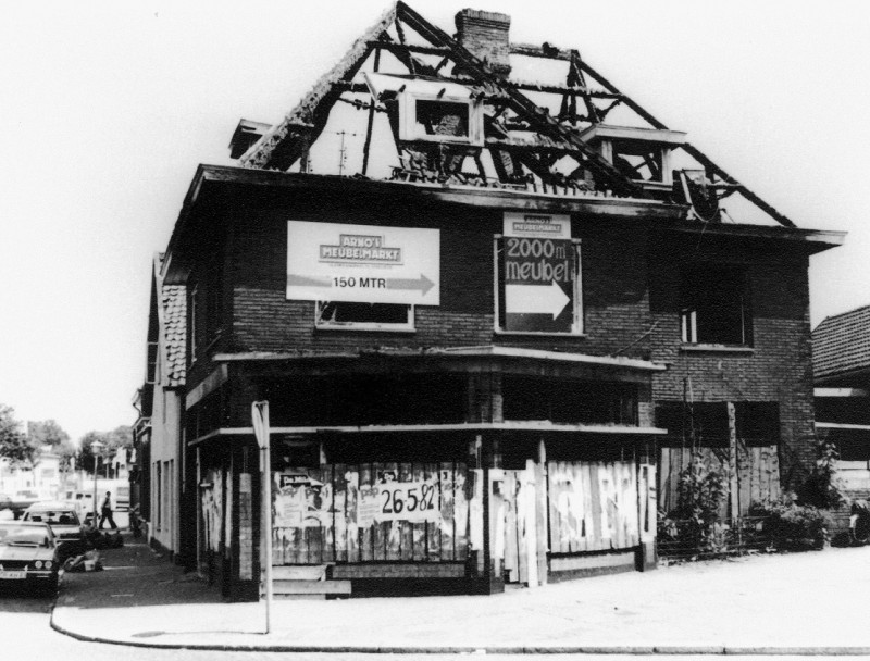 Oliemolensingel 3-5 Pand op de hoek met de Lage Bothofstraat na de brand..jpg
