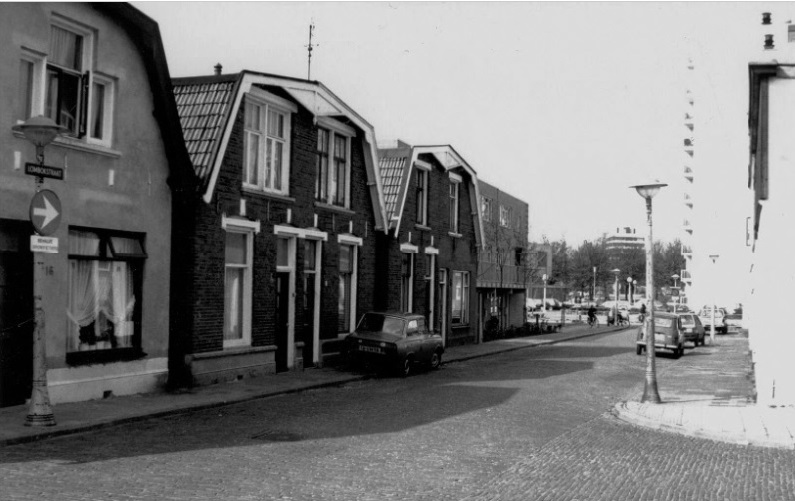 Lombokstraat 16 met zijstraat Balistraat kijkend in noordelijke richting.jpg