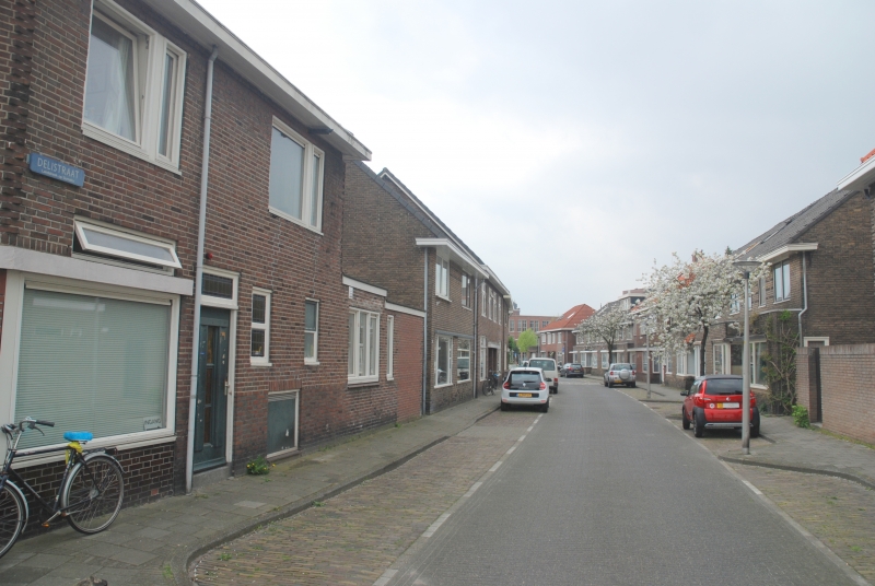 Delistraat 54 rechts en 55 links foto 12-4-2017.jpg
