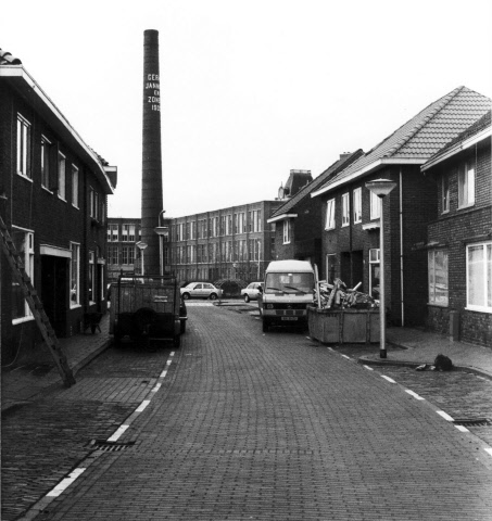 Delistraat 78-80-82 rechts Straatbeeld met op de achtergrond Janninkcomplex.jpeg