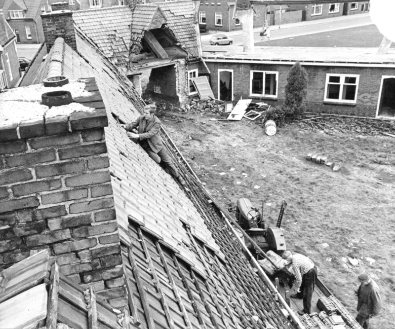 Dennenweg 25-35 Apostelenhofr sloop oktober 1970.jpg