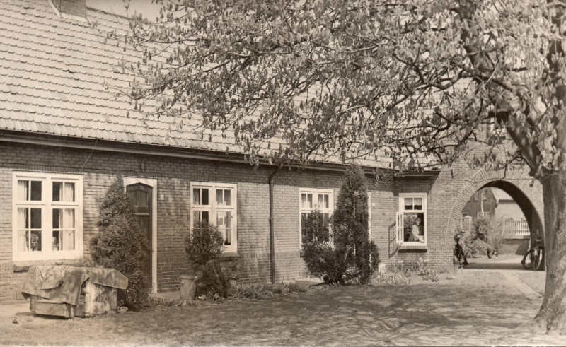 Dennenweg 33 B.W. ter Kuilestraat Apostelenhof.jpg