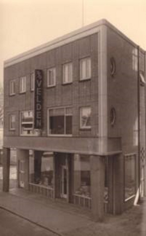 Kalanderstraat 35 radio- en televisiezaak Van der Velden.jpg