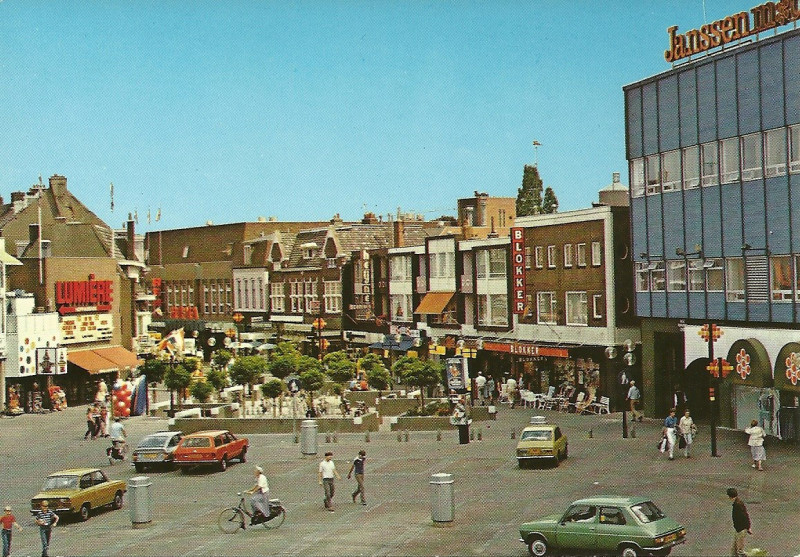 Kalanderstraat 33-35 Blokker vanaf van Heekplein.jpg