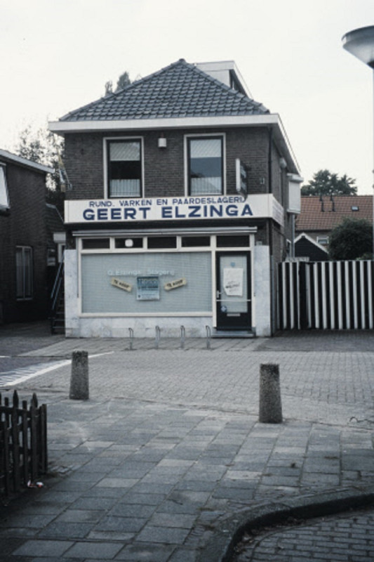 Dennenweg 139 Slagerij Geert Elzinga. begin jaren 90. Eerder zat hier slagerij Schukkink.jpeg