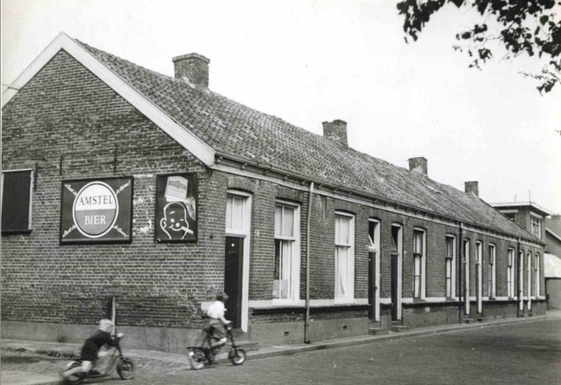 Dennenweg 157-169 foto 4 juli 1954.jpg