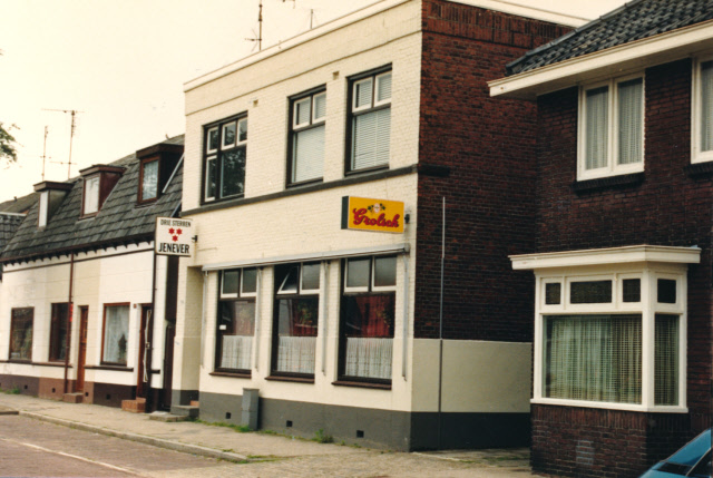 Dennenweg 154 Café Wiecher Dam (1939) vroeger was dit café De Den van P. Dam. juni 1987.jpeg