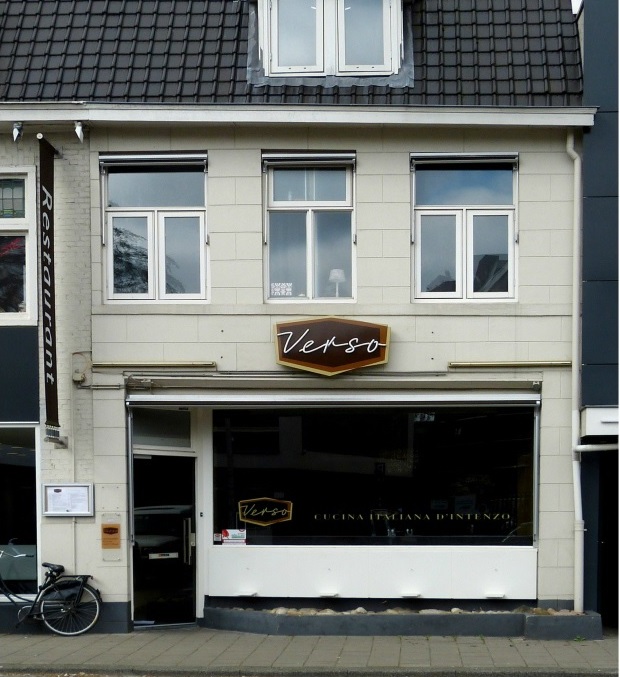 Deurningerstraat 11 Italiaans restaurant Verso Cucina Italiana D' Intenzo vroeger pand cafe Fij en dameskapper Vosmeijer.jpg