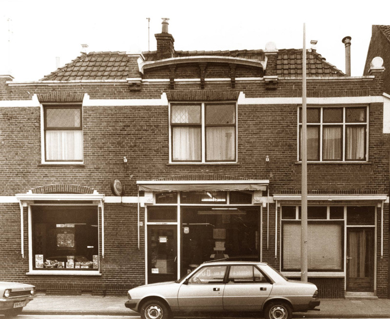 Deurningerstraat 52-54 kruidenierswinkel Bennink.jpg
