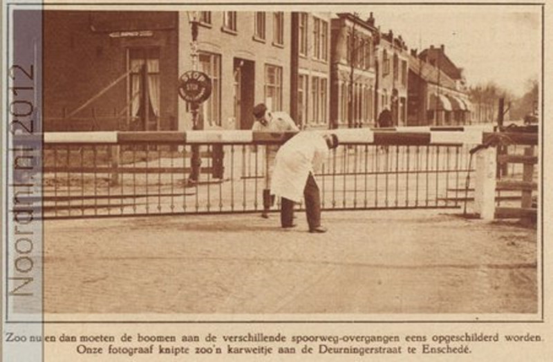 Deurningerstraat 62-64 spoorwegovergang.jpg