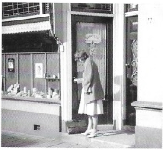 Deurningerstraat 77 kapsalon. eerder in dit pand sigarenwinkel Broekhoven.jpg