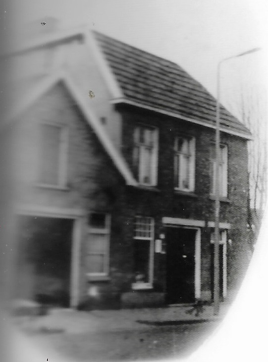 Deurningerstraat 91-93 pand koperslager Hemmelder links werkplaats rechts woonhuis..jpg