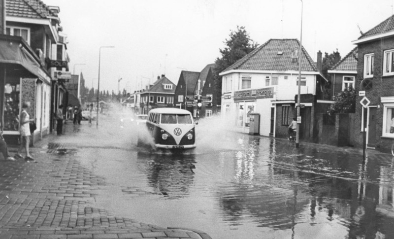 Deurningerstraat 117 Links de winkel van Van Harten.jpg