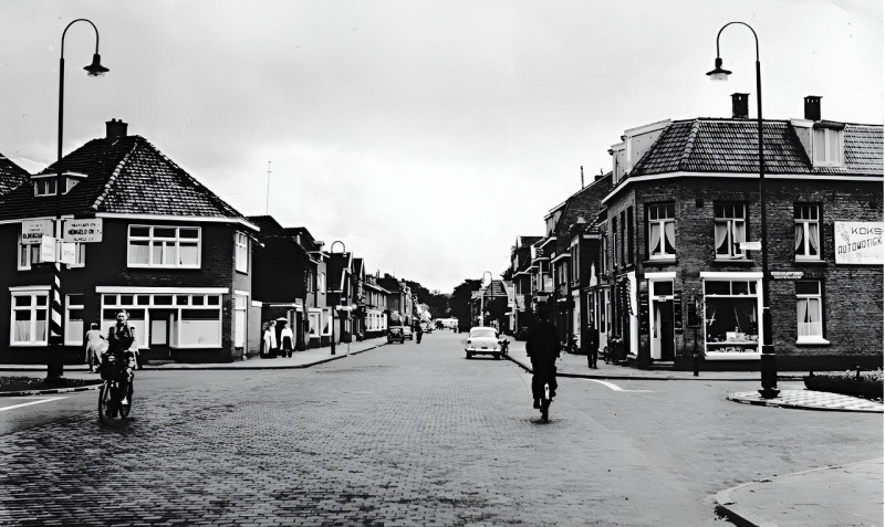 Deurningerstraat 125 hoek Boddenkampsingel rechts Banketbakkerij Kok 1950 eerder pand banketbakkerij Kreeftenberg.jpg