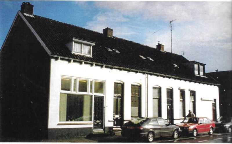 Deurningerstraat 134 rechts vroeger pand kruidenierszaak Wichmann.jpg
