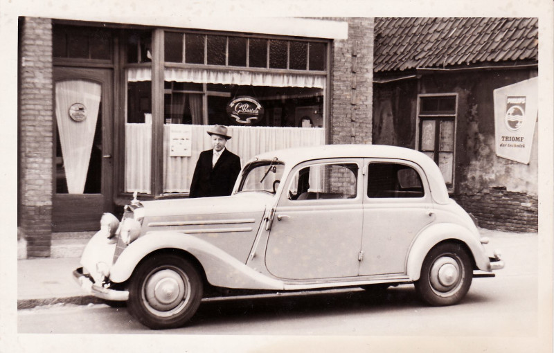 Deurningerstraat 173 kapperszaak G. Bartels 1958.jpg