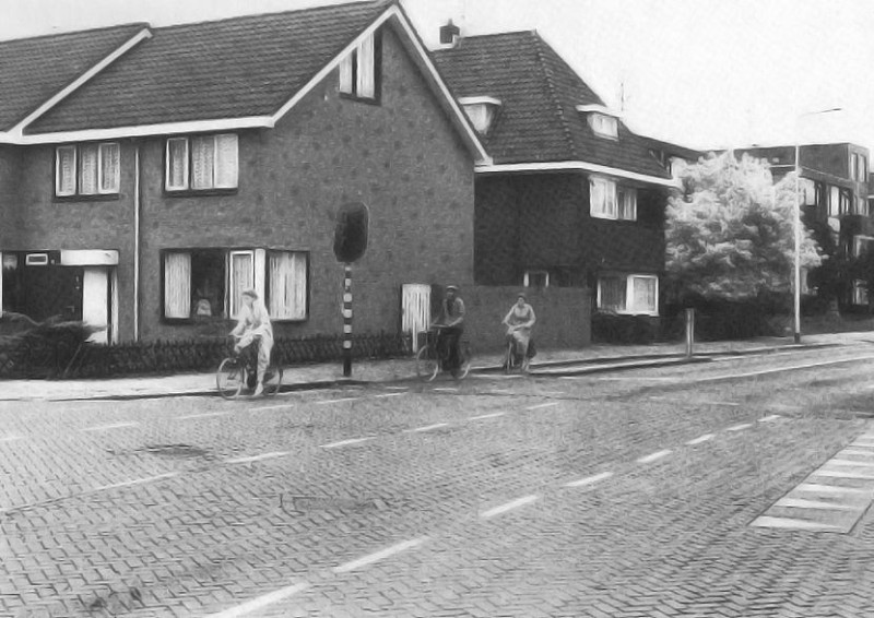 Deurningerstraat 178-182 hoek Roomweg hoekhuis weg na de vuurwerkramp 1986.jpg