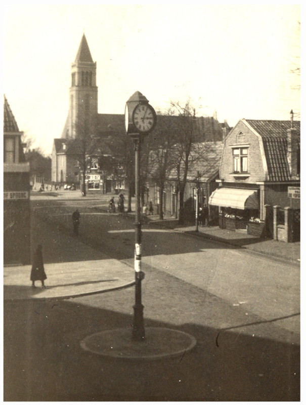 Deurningerstraat 198 pand met zonnescherm winkel Haverkate later drogisterij De Gaper. foto jaren 30.jpg