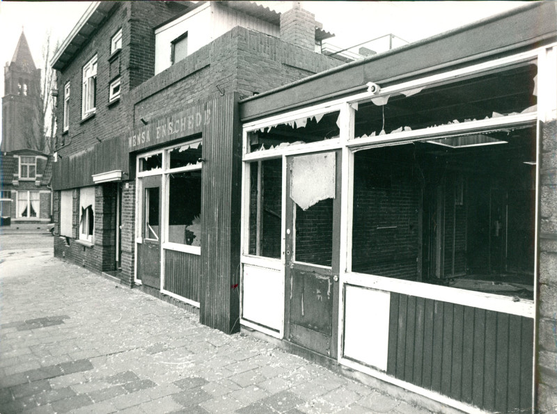 Deurningerstraat 208 hoek Brouwerijstraat cafetaria Mensa 1977 vroeger cafe Roombeek later sportzaak Studio Sport.jpg