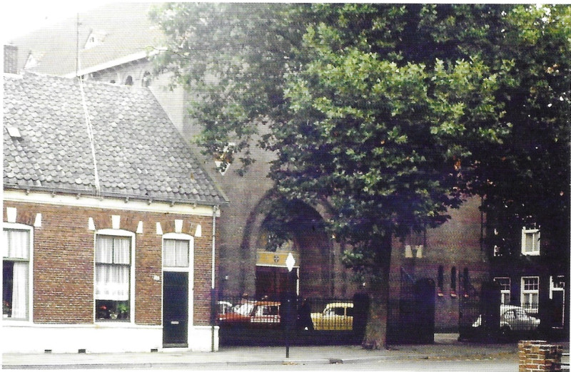 Deurningerstraat 216 links naast Mariakerk.jpg