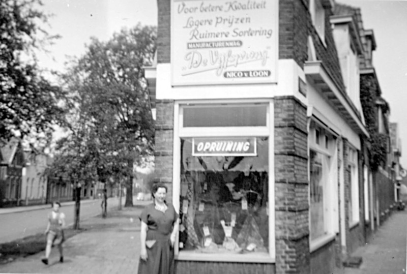 Deurningerstraat 217 hoek Drienerweg textielwinkel Van Loon.jpg